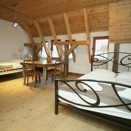 Austeria Staniszow يلينيا غورا